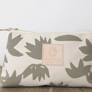 NWT - Erin Flett Designer Oatmeal Lotus Jen Bag